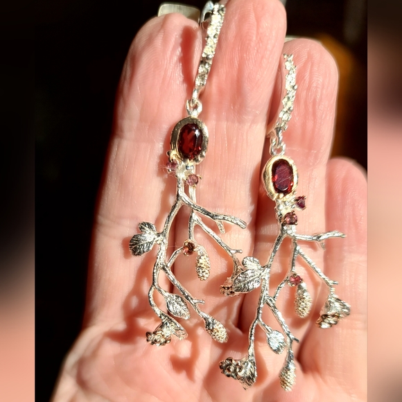 Gorgeous deep red Garnets & little red Tourmaline pinecone branch earrings - Picture 4 of 7